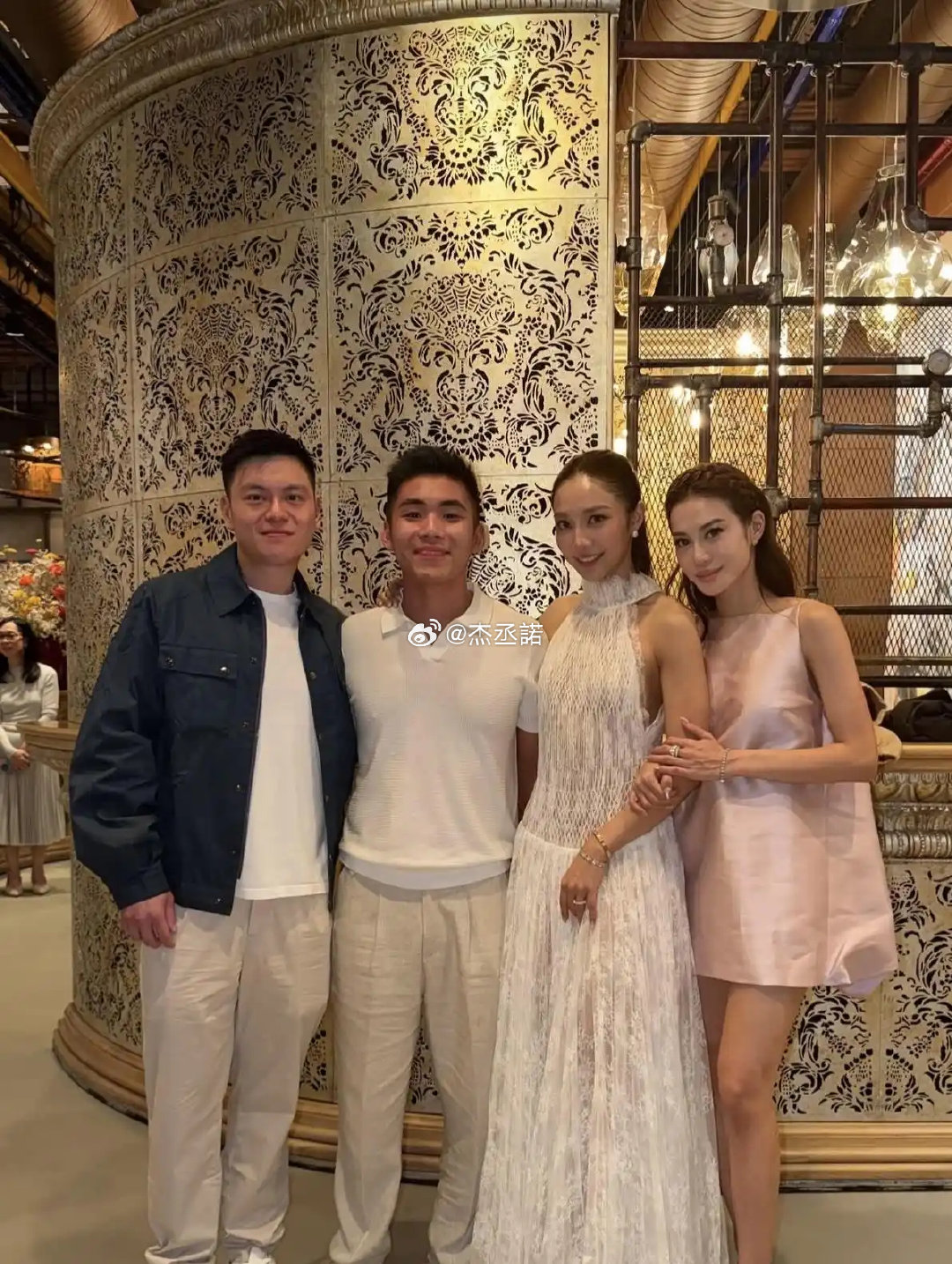 何猷亨缺席弟弟何猷君澳门答谢宴，反倒去意大利给朋友当伴郎了 ​