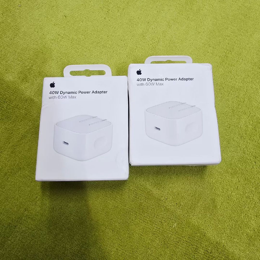 【豆花数码】
Apple 官方充电器（国行）
⚠️：40W 动态电源适配器 (最高 60W)
支持iPhone 18 Pro系列快充
- 全新原封（包装有点破损）：229 ​