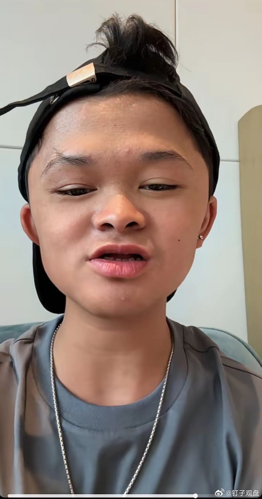 小马云范小勤已经到了杭州。
阿里巴巴门前保安纠结中。万一这位大神要到公司串门。是拒之门外，还是笑脸相迎。
怎么做能不伤和气。#阿里巴巴##游戏公司##杭州西湖# ​
