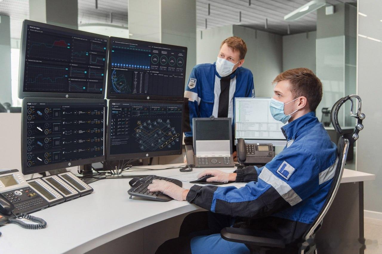 俄罗斯天然气工业石油公司Gazprom Neft 与联邦储蓄银行Sberbank集团下属科技企业SberTech 将打造数字孪生管理平台

Gazprom Neft 与 SberTech 签署了一项合作协议，旨在共同开发一套全新的数字系统。该系统的目标是构建一个统一环境，用于管理从生产到基础设施运营等所有业务流程的数字孪生体。

简而 ​