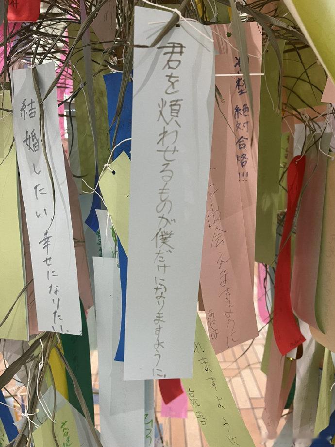 凄美得令人心痛的七夕节愿望条：「愿世上能让你烦恼的，唯有我。」 ​