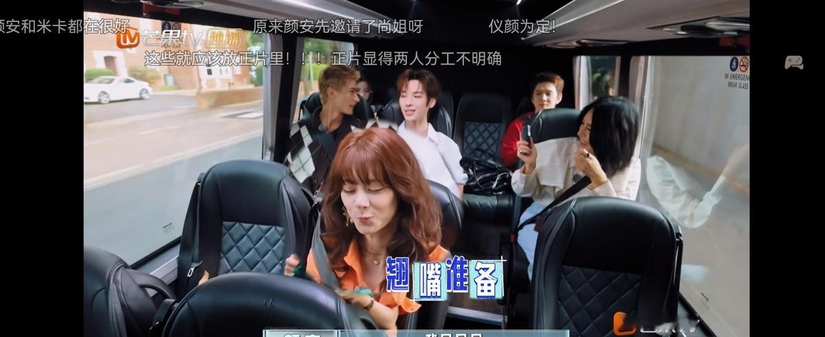 颜安在《披荆斩棘》里提到尚雯婕，真的让人狠狠共情了。两人之前一起录过《巴黎合伙人》和《你好，星期六》，尚雯婕还当过声乐导师，对颜安的初舞台给过不少肯定和鼓励，这些互动都是实打实能查到的。
这次网传颜安最初想请尚雯婕当送考人，但官方公布的送考人其实是赵昭仪。至于“最初邀请”“因档期没去”这些说法，目前