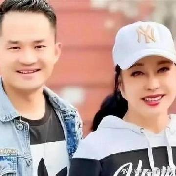 《男助理向刘晓庆索赔504万，京城大律师免费设下法律防火墙，一份协议撕...