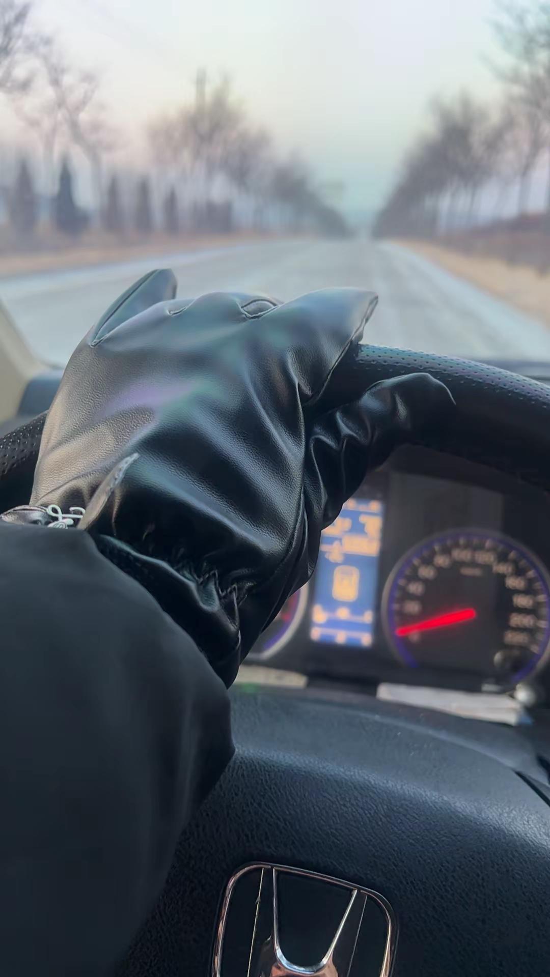 算了，跟你们那些有方向盘加热的说不清楚✌️