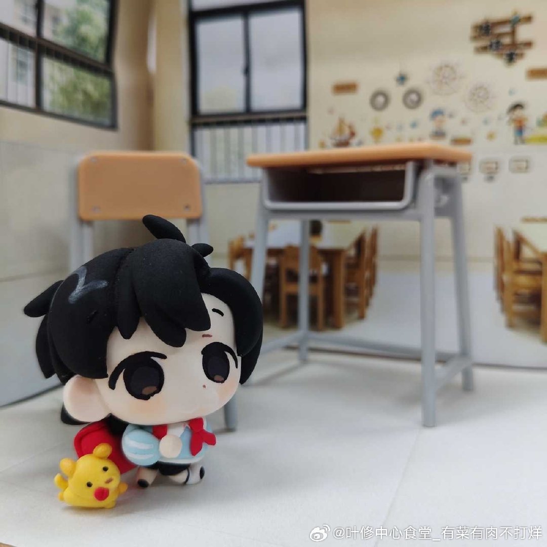 9850🍬娃片✨
#叶修##全职高手#
【投稿】
“要第一个来接我放学哦！我要回家打荣耀啦！”
叶小修小朋友上课看攻略，家长来一趟学校[怒]！ ​