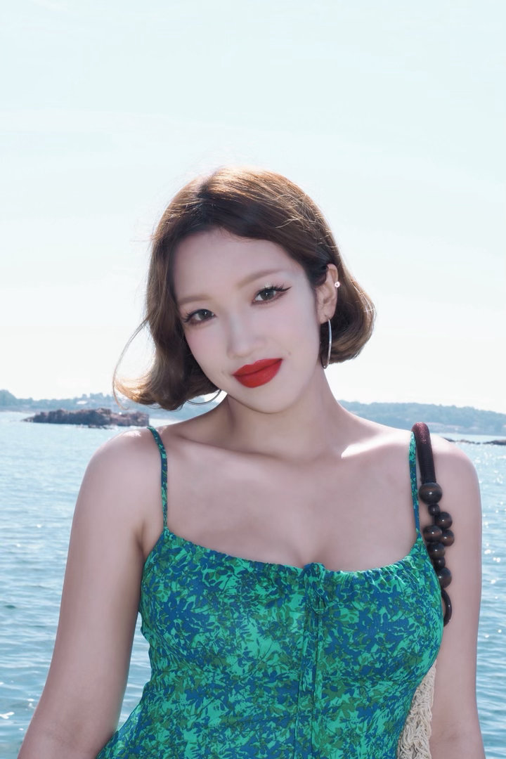 看得出来对穿泳衣那天的自己很满意
呃呃呃呃呃呃呃呃
#与爱长流-林忆莲[音乐]# ​