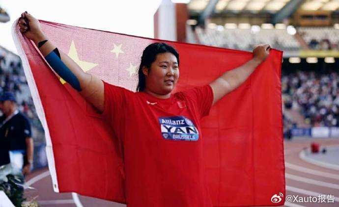 #18岁严子怡再破纪录夺冠#北京时间9月6日凌晨，钻石联赛布鲁塞尔总决赛女子标枪比赛，18岁严子怡前3投发挥起伏、两投犯规，后程调整状态，第五投掷出68米42打破赛会纪录拿下总冠军，成为第四位钻石联赛夺冠的中国选手，赛后她将出战布达佩斯终极冠军赛。#严子怡钻石联赛总冠军#（人民日报） ​