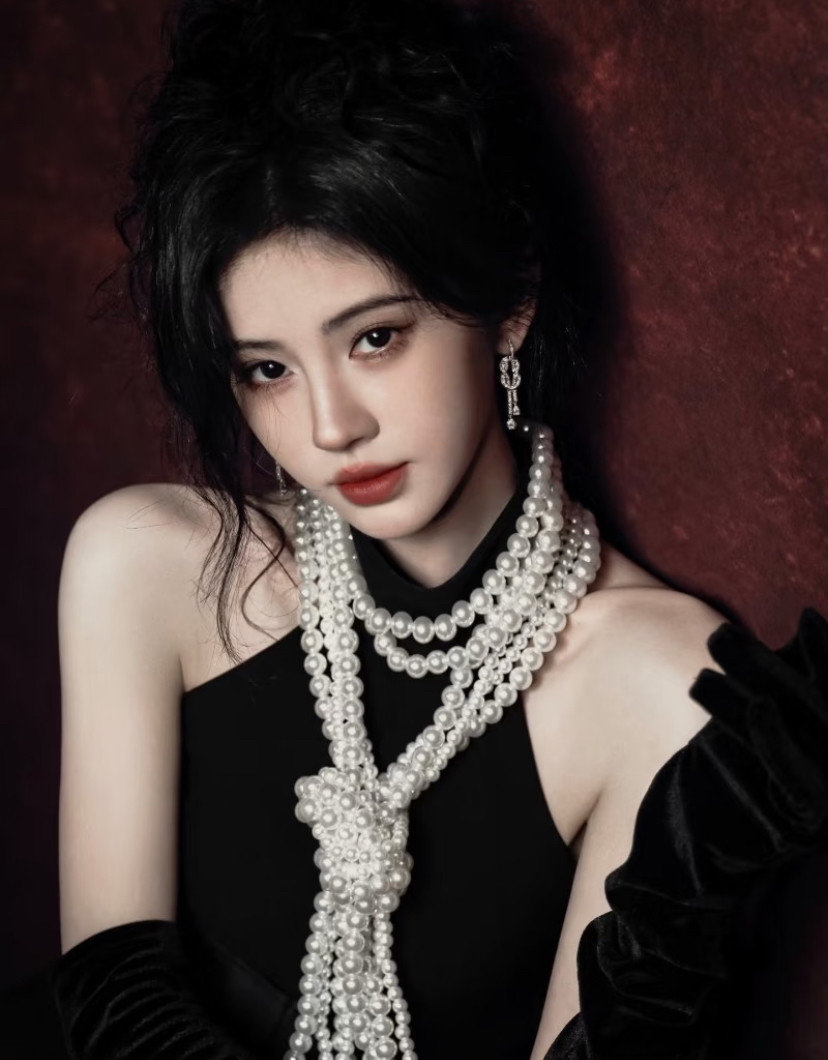 #网图原图分享[超话]#  
吴宣仪 鞠婧祎 孙珍妮 张予曦 古力娜扎
适合珠光高饱和小清新蓝调调色
拿图评＋赞 ​