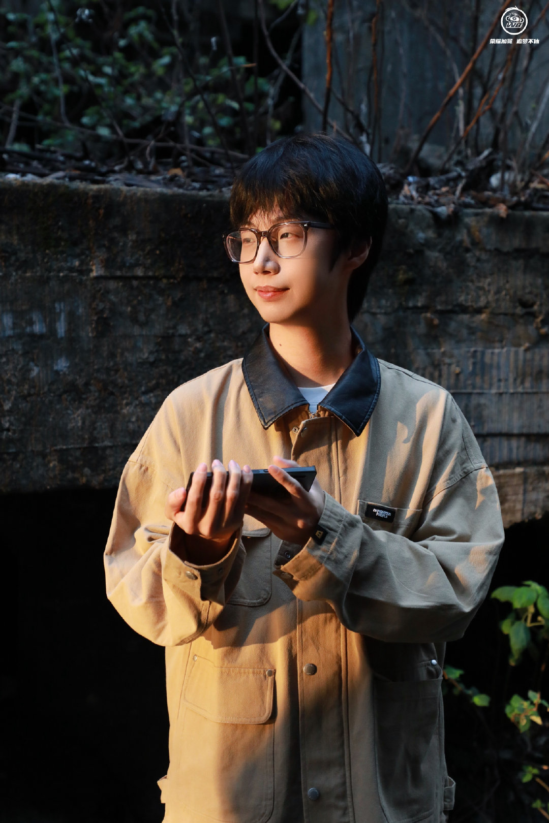 #KPL十周年宣传片##KPL十年再聚首#

掉落一组小林（林恒）在拍摄现场的小花絮～[送花花]

#荣耀加冕 追梦不休# ​