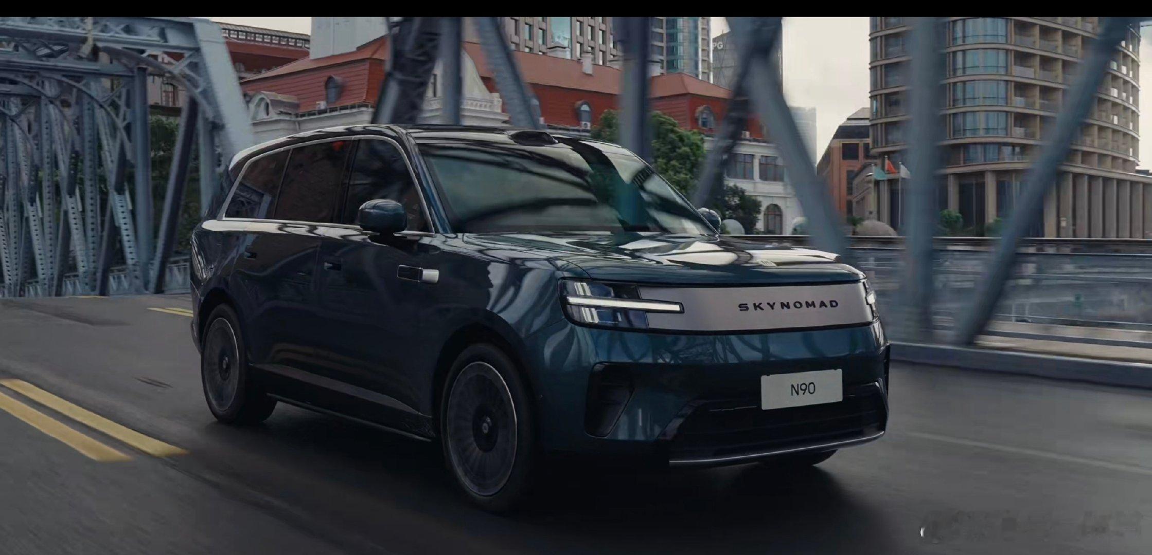 小米澎程大 SUV 设计的相对失败，前脸一个大创可贴，跟理想、五界一样丑

远远不如 SU7 、YU7 的设计美观、成功

目前看来，大 SUV 设计还是蔚来的 ES8、ES9 相对更好看一点 

小米汽车最大的卖点就是设计
澎程设计失败了，销量扑街的概率不低 ​​​​