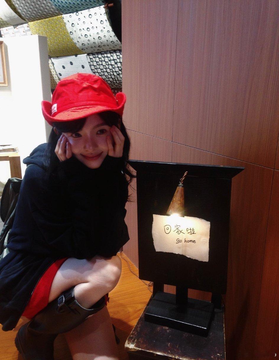 #章若楠[超话]# zrn#章若楠高凡# zrn#章若楠想你了# 

不是我在一万颗星星中找到你，而是你闪耀到了我

​