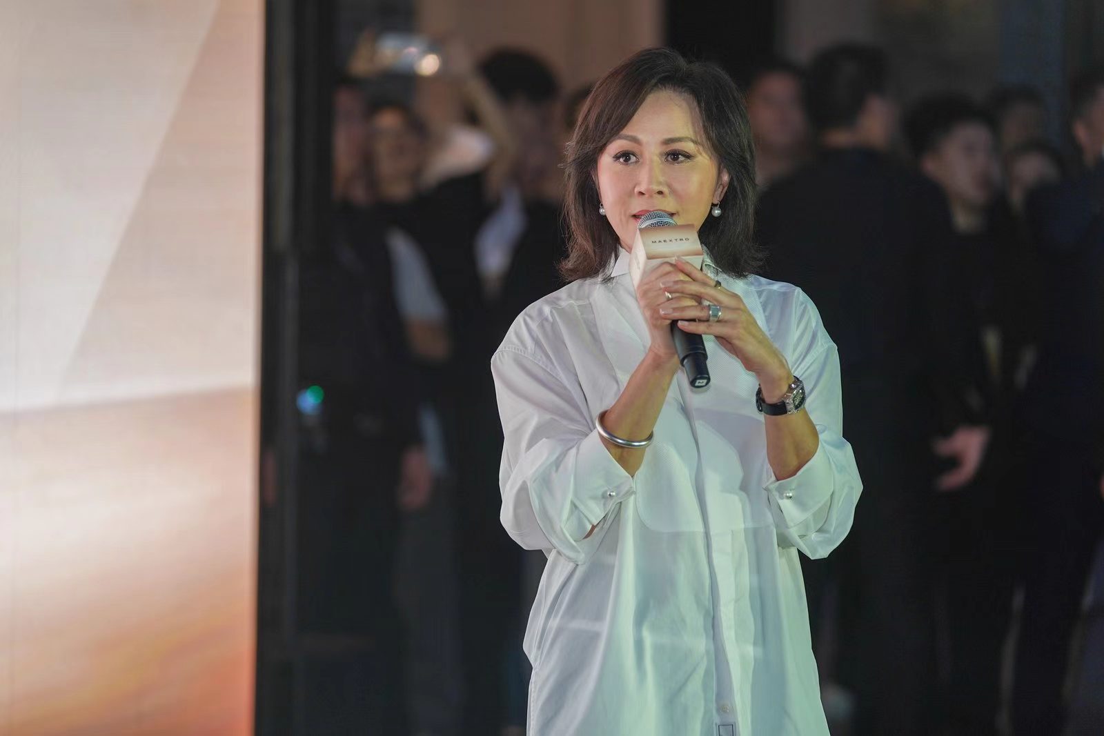圈层从不追随潮流，他们只选择与自己同频的价值载体。高端用户从来不是追求 “最贵”，而是追求 “最对”。8 月 31 日的上海西岸，一场关于 “东方豪华” 的顶级对话悄然上演。演员刘嘉玲与周大生创始人周宗文，一位是华语影坛的审美标杆，一位是深耕东方美学的实业领军人，两人跨越领域汇聚于此，共同解锁了尊界
