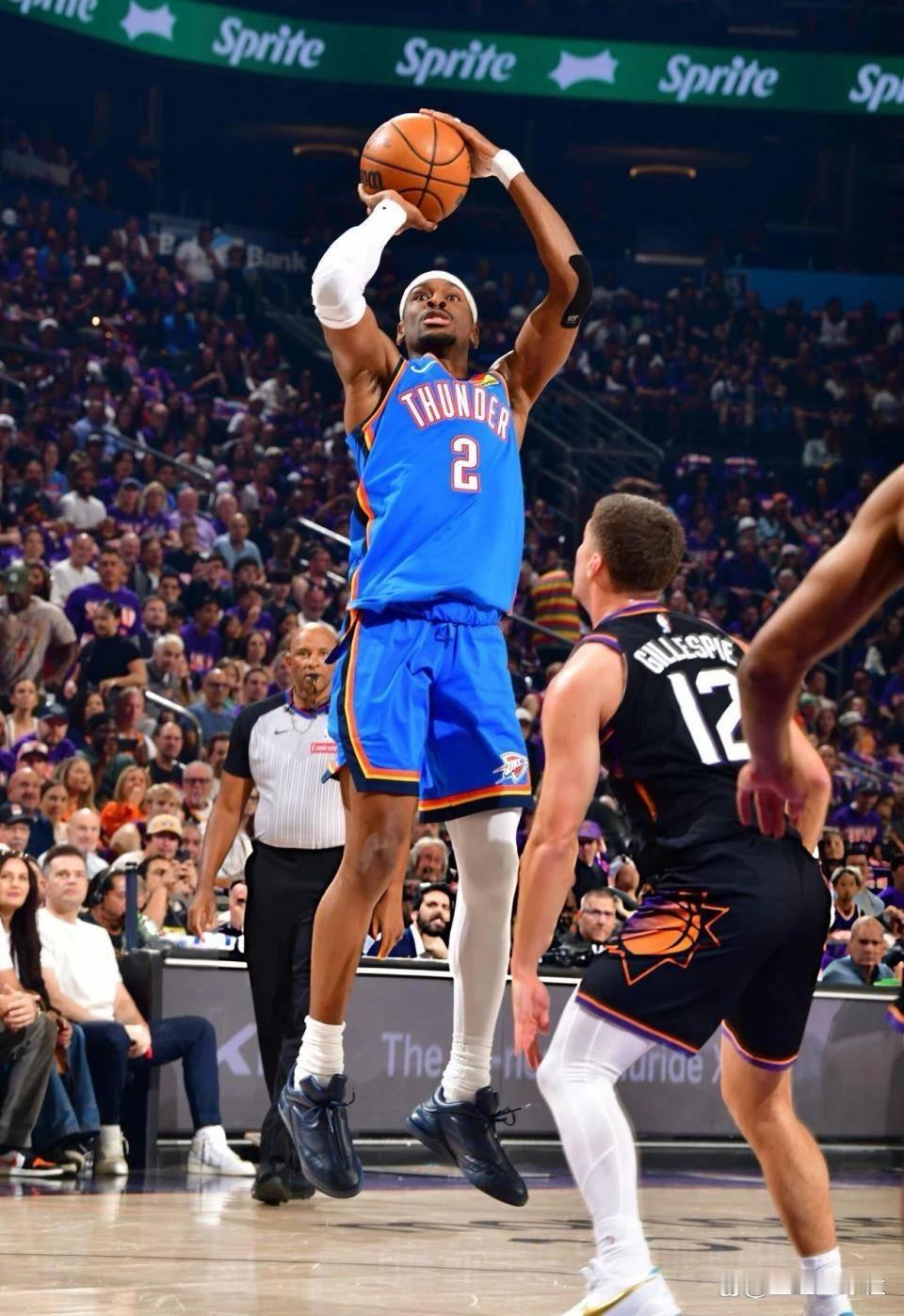 雷霆4-0横扫太阳晋级半决赛 亚历山大31分主导全局  北京时间4月2...