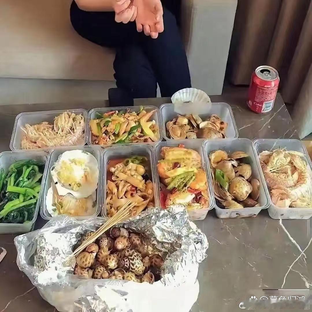 秦海璐这顿饭估计顶我10天工资了吧 ​