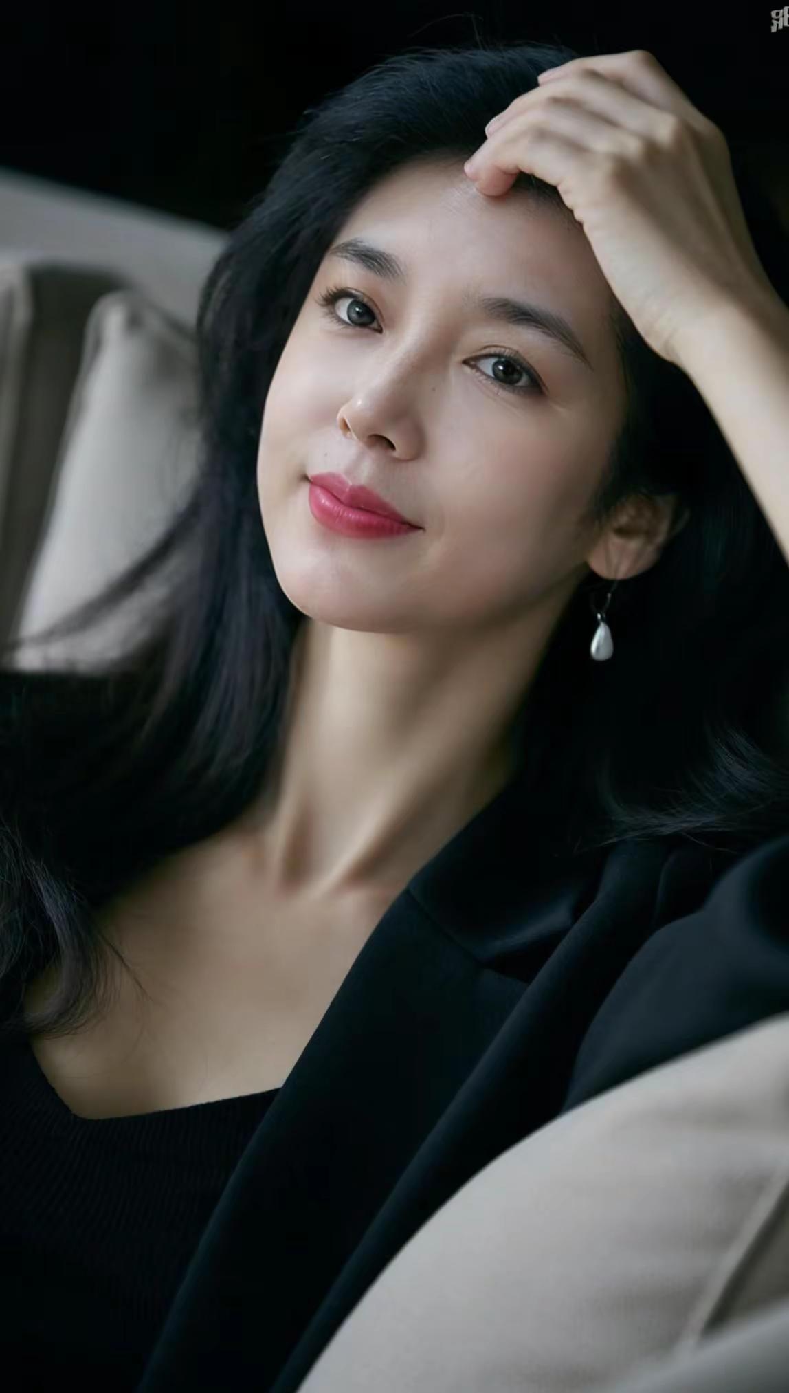 <p>AI黑系慵懒写真 ai创作 <!--{img:0}--></p>...