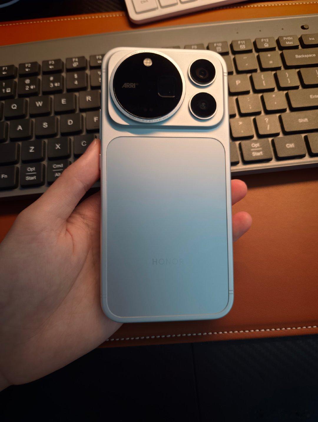 今年的 Magic9 Pro Max 比较建议选银色 ​