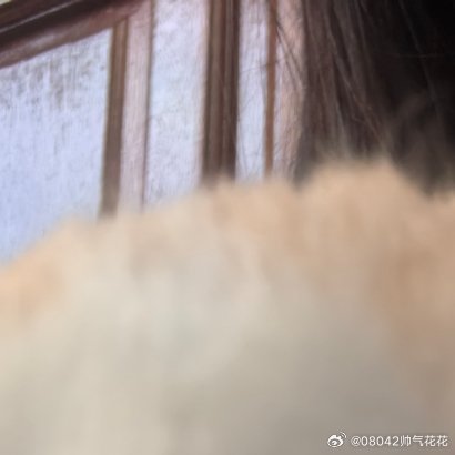 一直紧绷着生活，时刻处于高压的状态里赶路，很容易让身心俱疲，被焦虑裹挟失去生活的乐趣，偶尔放慢脚步放空自己，放下手头的工作和琐事，适度放松休整，去散步、去旅行、去做自己喜欢的小事，张弛有度的生活节奏，才能让你在漫长的人生路上走得更加长远，不至于早早被压力压垮。 ​