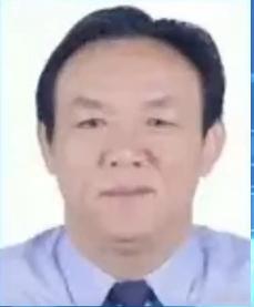 黄大发是一个藏的很深的人，年轻那会没人觉得，他会成为黑老大。黄大发。这名字外地人多半没听过，可武汉市，南湖片区的，江宏花园、光谷8号、武昌府，好多人住着的房子就是他盖的。
1996年他转业回来接井岗山村，村里欠着三千多万，九十年代的三千多万。三年还上了。村支书兼董事长，谁见了都喊一声能 ​
