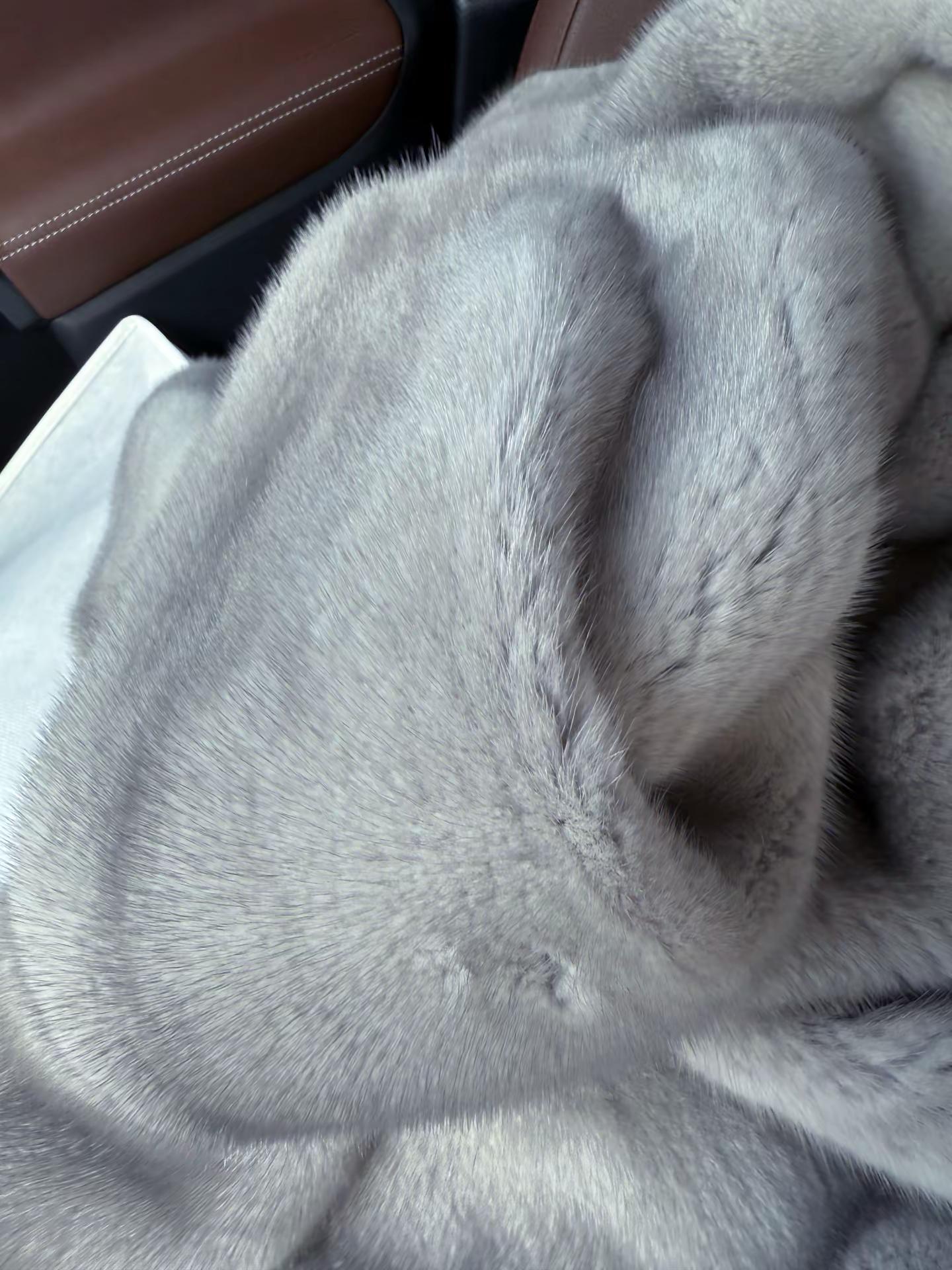 成熟女人的三大标志：“穿貂 买黄金 听奢香夫人”