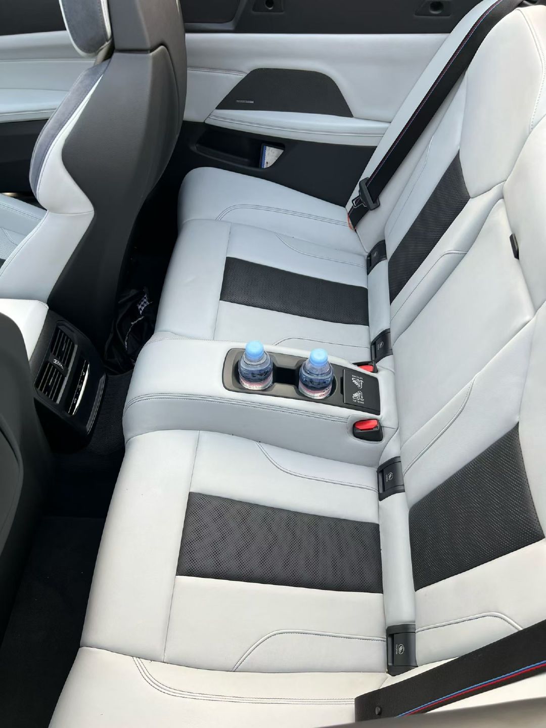 2023年12月21日 落户
2023款 M4敞篷 M xDrive
2万公里/原版原漆带透明车衣/
曼岛绿外观搭象牙白内饰/已过三方/ ​
