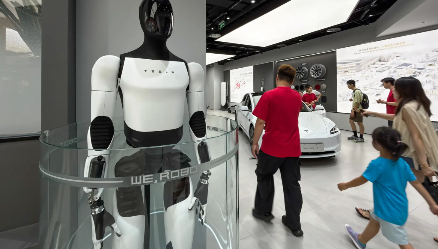 瑞士瑞银集团 (#UBS Group) 发表最新资本研报聚焦 #物理人工智慧 (Physical AI) 实体化趋势，#双足机器人 由虚拟语言模型迈向观察学习自主作业，精密致动器结合谐波减速齿轮决定关节动作精细平衡度，#彷生电子皮肤感测器 精准掌控易碎物体抓取压力，端点边缘运算晶片偕同持久电力系统构成关键运作底座 ​