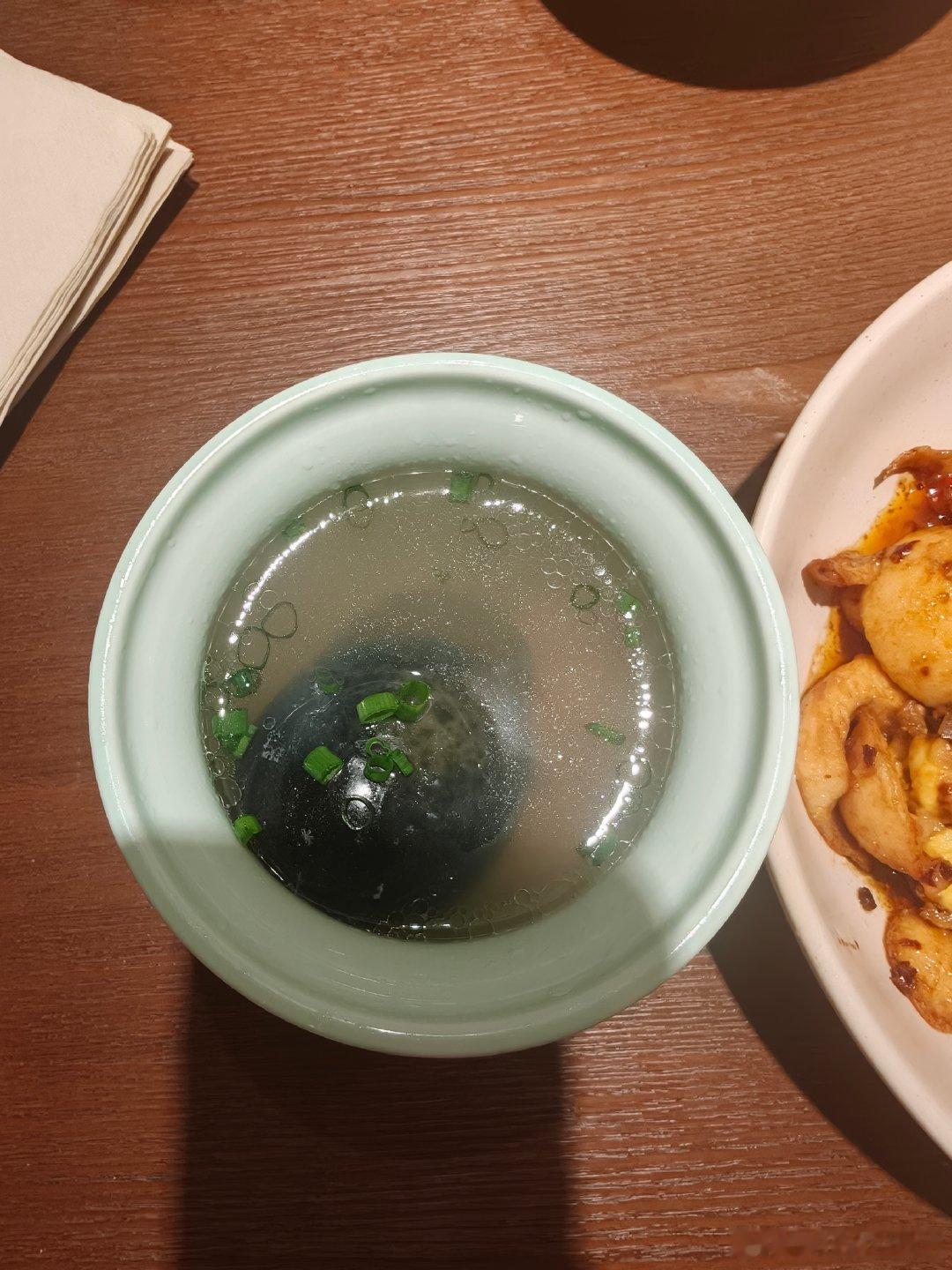 #请3休13的人现在都到哪里了#
有的在旅游路上，有的回老家团聚，有的宅家躺平。
还有一大群人：还在工位，等着领导批那3天假。
别人已经开启13天快乐，我还在盼请假条通过🤣 ​