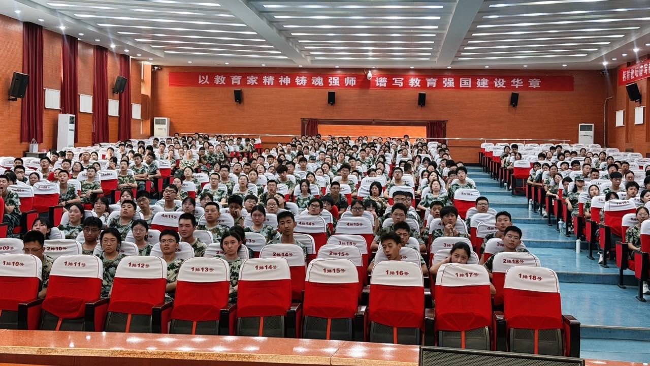 【反诈宣传】开学反诈第一课 安全护航新学期晋源公安反诈宣讲进校园
        金秋开学季，安全伴成长。为进一步强化校园安全防范工作，切实提升青少年反诈防骗能力，有效预防和遏制校园电信网络诈骗案件发生，8月25日，公安晋源分局晋源派出所民辅警主动走进晋源区实验中学，为在校高中生开展秋季开学 ​