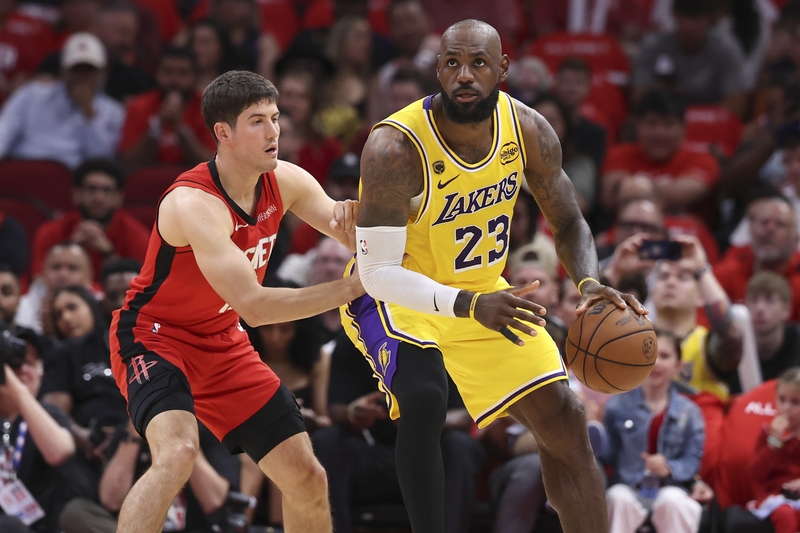 火箭逆袭湖人，这难度堪比登天。目前大比分1 - 3落后，NBA历史上1...