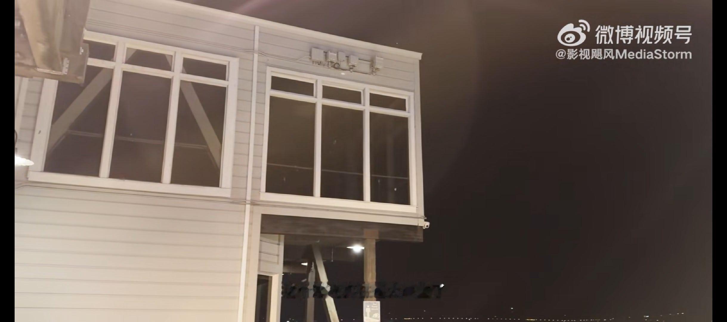 Tim这个iPhone可变光圈的测评，深得我心[收到][收到]
我有三个问题：
1. 星芒还算不算光学缺陷？
2. 之前国产上可变光圈宣传的几项优点，是不是和Tim讲的一模一样？
3. 国产的可变光圈方案是不是比这个强得多？不管是哪一家的，是不是都比苹果这个方案强？ ​