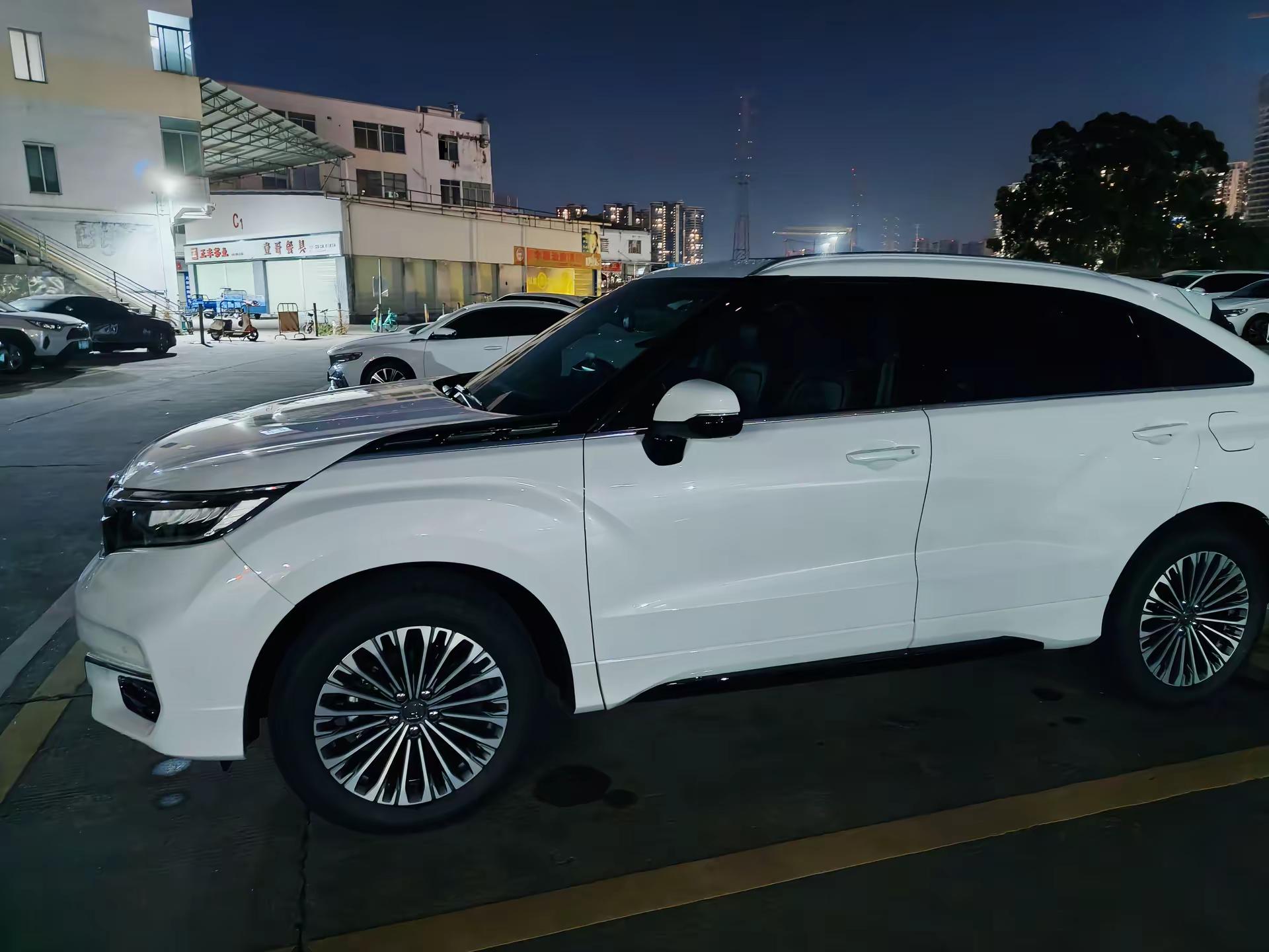 颜值在线就行 油耗高不高 无所谓了。