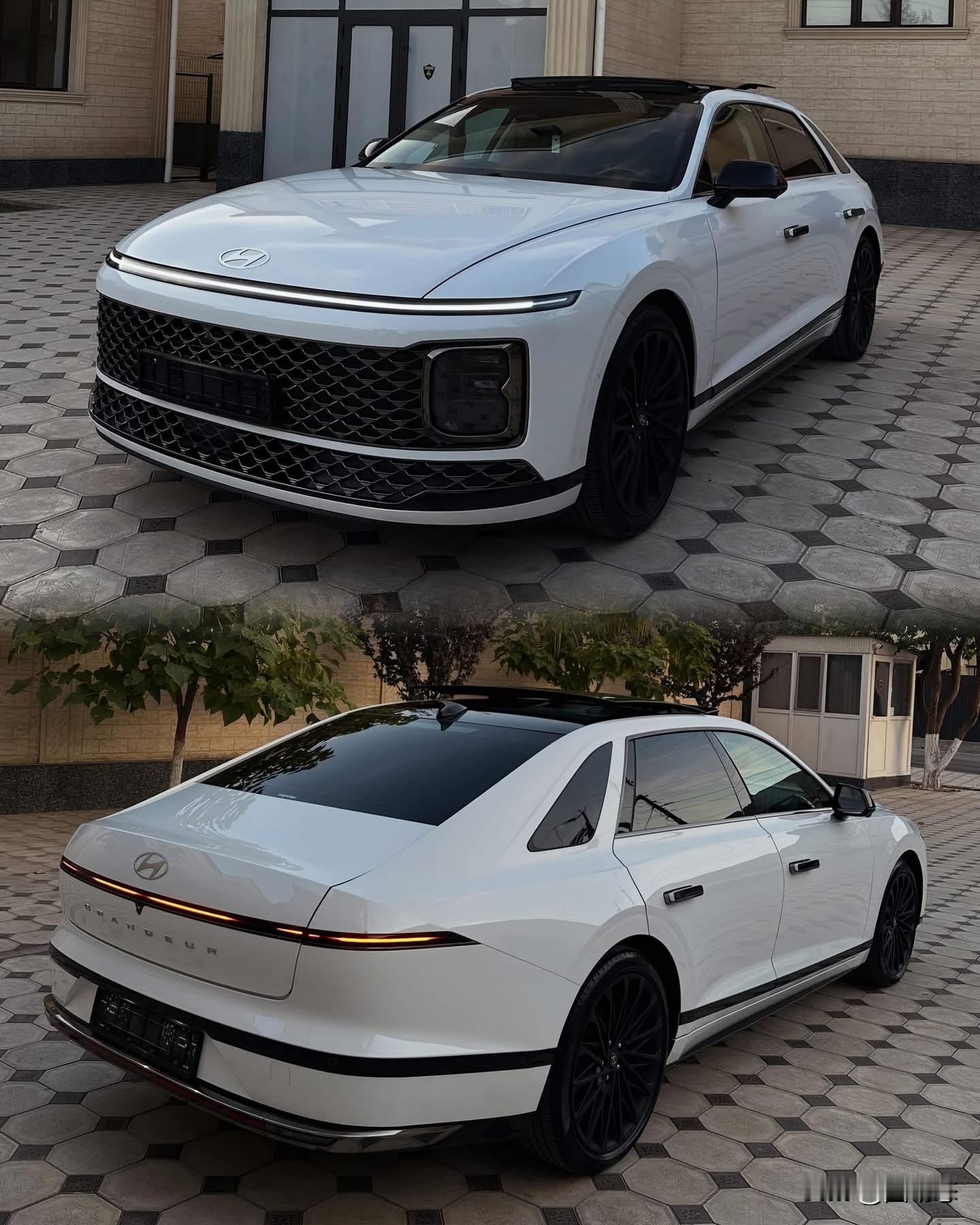 路上偶遇的那台白色现代，越看越对味，后来才反应过来是Grandeur，不少国际市场里它叫Azera也就是雅尊。
前脸那贯穿全宽的LED日间行车灯条亮起来辨识度直接拉满，搭配超大的网状格栅，气场完全不输同级别迈腾、雅阁这些老牌选手。
2026款实车刚亮相还做了配置升级，车尾的字标直接换成AZERA，不
