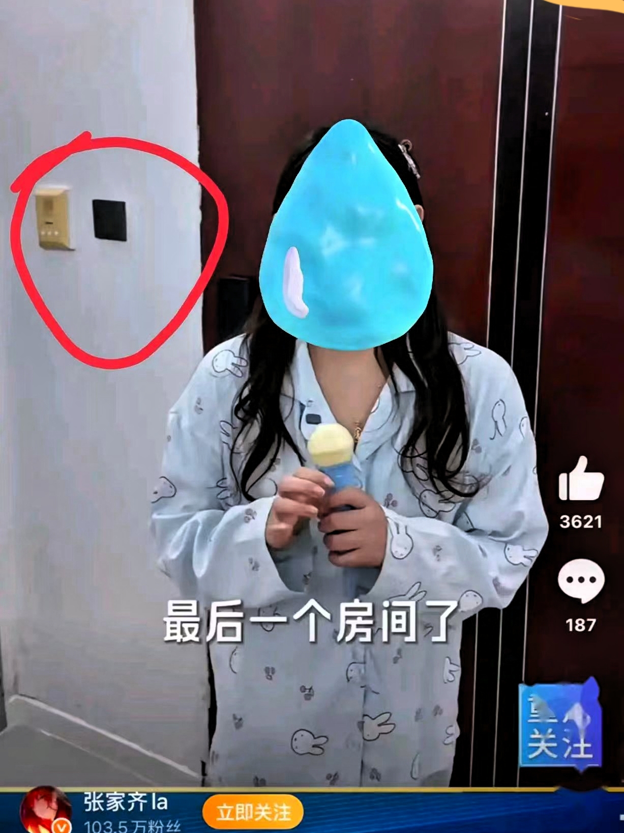 曾经万众瞩目的跳水天才，
退役后低调奔波，
背后现状引人深思

翻看张家齐退役后的日常状态，心里真的五味杂陈。
 
年少成名，早早站上奥运最高赛场，为国家斩获荣誉，职业生涯满是汗水与拼搏。

大家本以为，退役之后，她能拥有安稳从容的生活，好好享受拼搏换来的成果。
 
可镜头记录下的日常，却格外朴素简