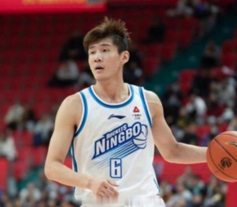 山西男篮在休赛期继续大手笔投入他们签下宁波富邦后卫王俊杰，宁波富邦在今...