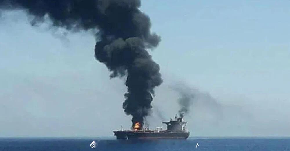 【霍尔木兹航运回落，曼德海峡持稳】英国海上贸易行动组织周日表示，霍尔木兹海峡航运仍严重受扰，而曼德海峡的通行量更接近历史水平。10月22日至24日共有101艘船只通过霍尔木兹海峡，而2025年日均约为138艘；同期曼德海峡通行58艘次，而2023年历史日均约为61艘次。上述数据来自10月25日联合海上信息中 ​