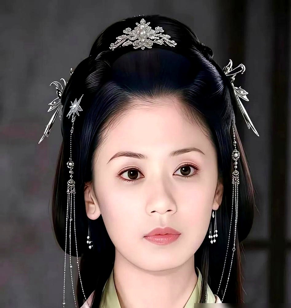 19万人打出7.8分，放现在是天花板，放当年只是于正的底线。

2024年这老剧又被网友翻出来吵。当年《美人心计》差点被资本毁了，资方非要塞人，于正顶着压力没要，咬死戏比天大，塞进来不合适整部剧就塌了。

事实证明选角绝不能妥协。林心如往那一站就是窦漪房，王丽坤演反派让人恨得牙痒。那时候杨幂还只是配