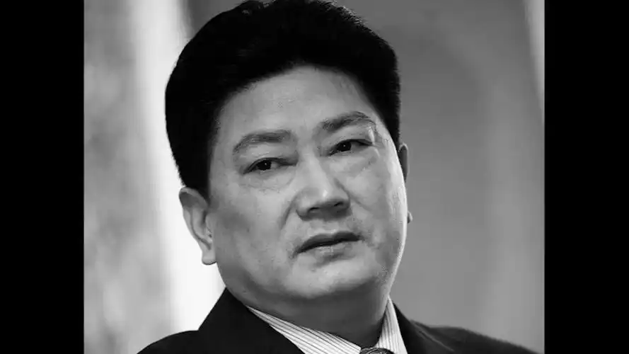 30岁揣300块南下，66岁心梗离世身边无人：太子奶创始人的最后一程
 
突发心梗，身边没人。等救护车赶到的时候，人已经没了。
 
66岁，李途纯走了。他儿子李帅证实，父亲9月7日在北京离世，“发生时无人在身边，等救护车赶到时已经没有了生命体征”。
 
曾经站在中国民营经济顶峰的男人，人生落幕的最后