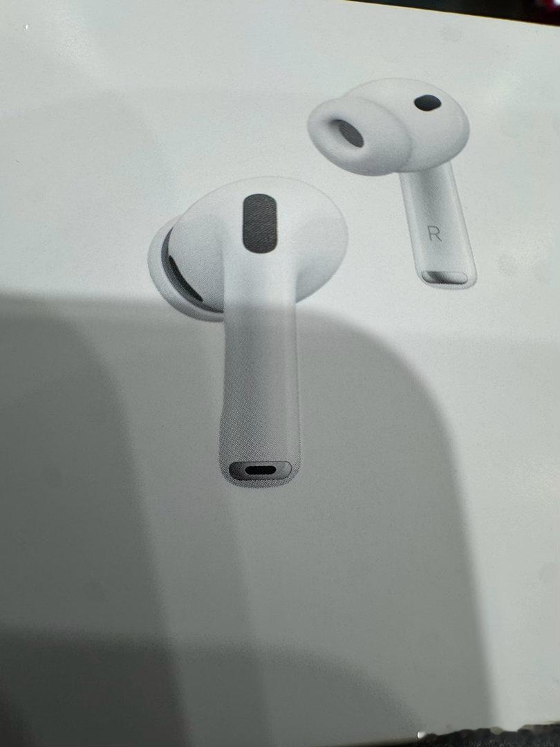 全款拿下AirPods pro3 依旧不靠自己全靠父母[笑而不语][笑而不语] ​
