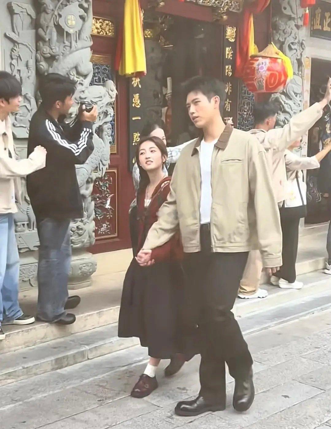 张子枫和陈飞宇这身高差也太大了吧 ​