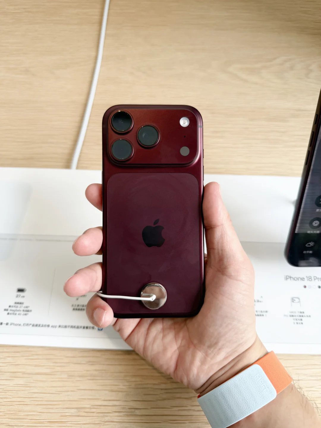 第一批 iPhone18Pro 用户已经遭了