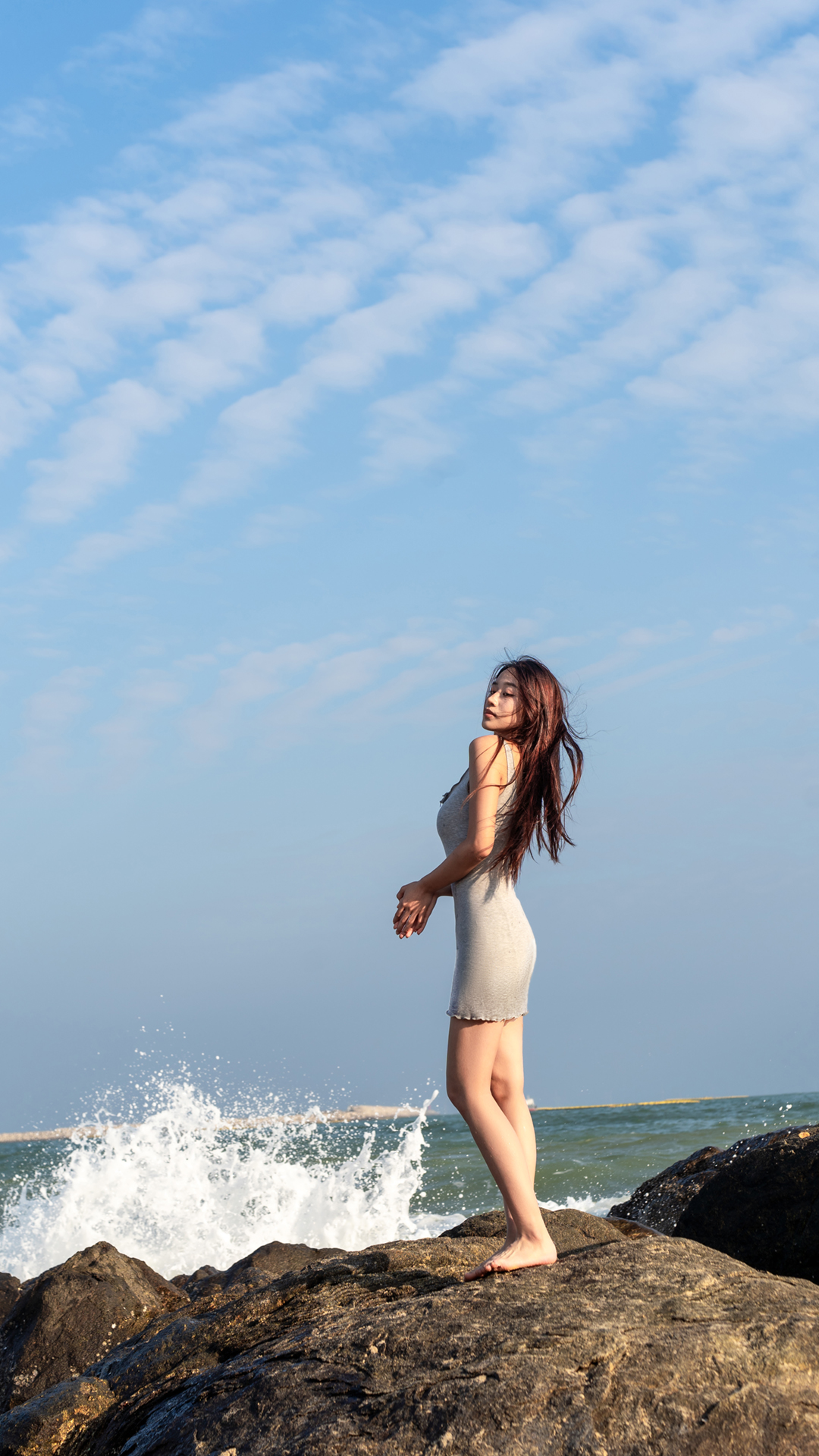 <p>美女 海边拍照 好身材好气质 海边氛围感 <!--{img:0}...