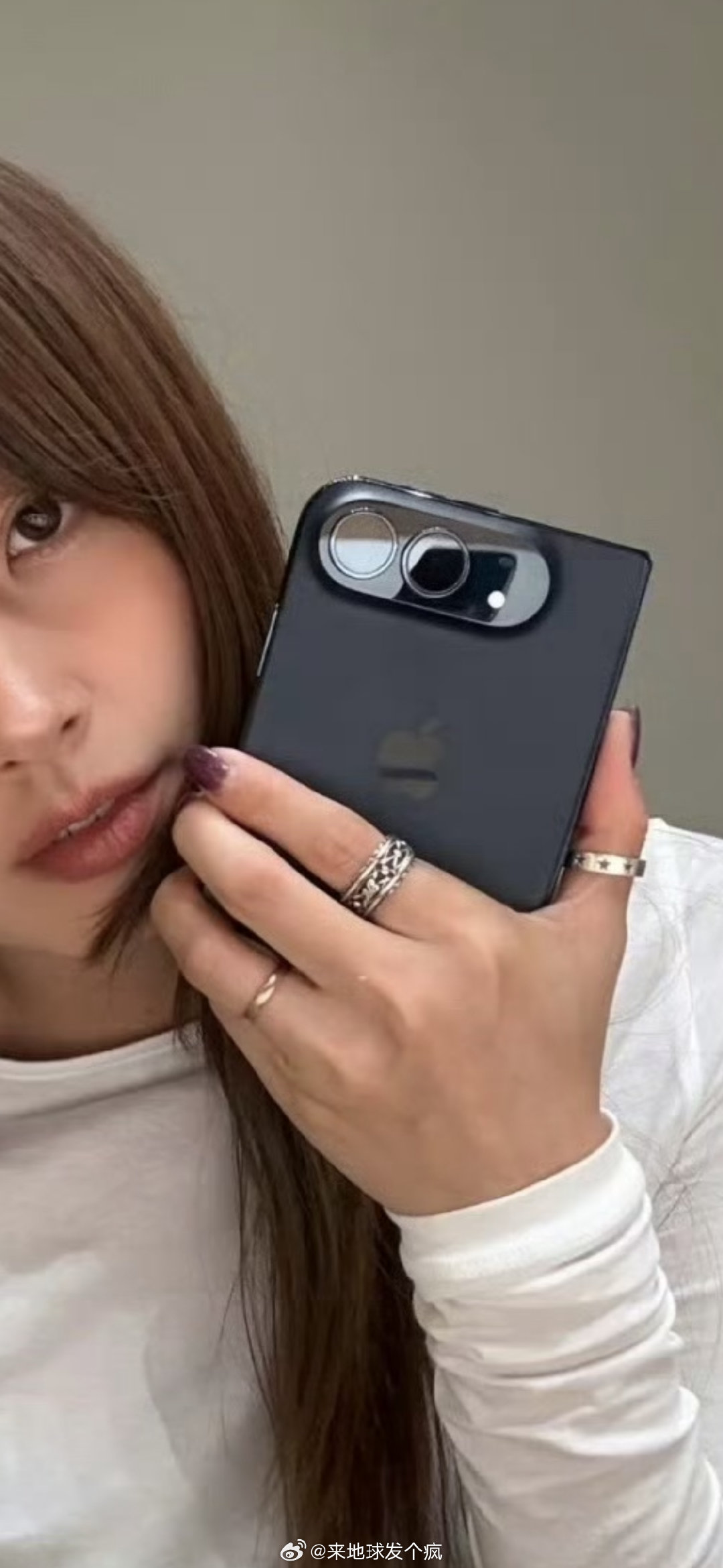 为什么大家宁愿加钱买苹果折叠屏也不想用安卓折叠屏？#抢到iPhoneDuo加价6千卖只谈到3千# ​
