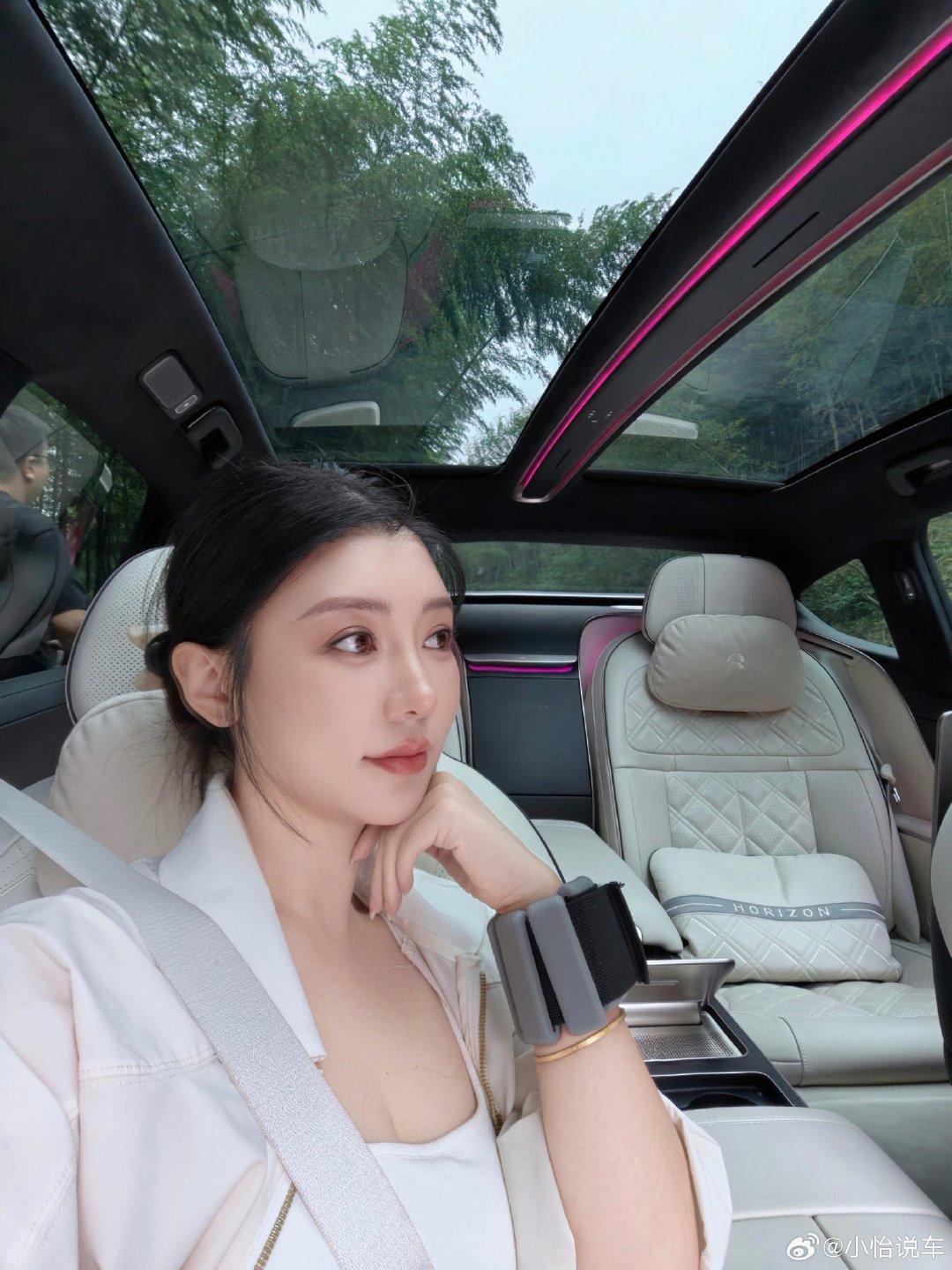 把#蔚来et9# 开进山林竹海里
这视野太通透了
坐在车里有点贵妇的味道[偷笑] ​