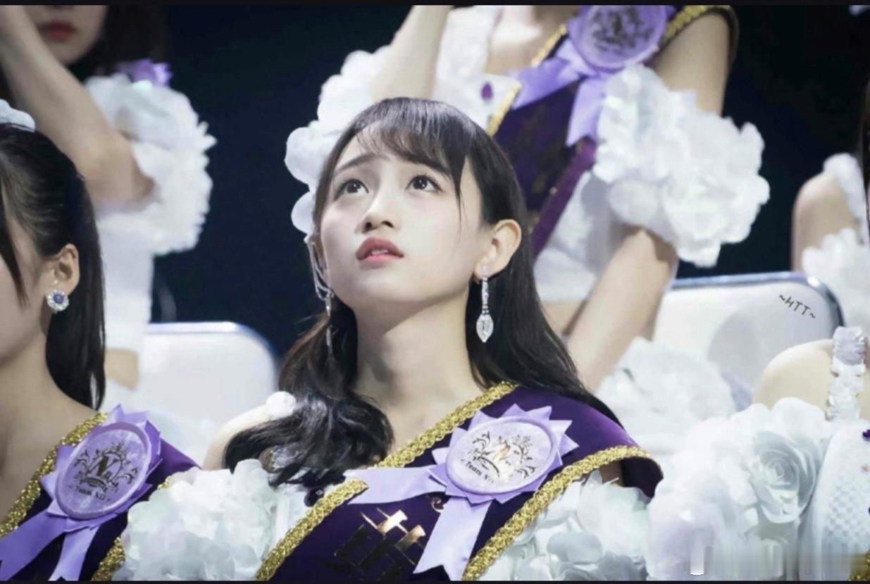 #黄婷婷[超话]##笑颜一番黄婷婷# 
“不哭不代表不难过，不闹不代表不在乎，只是不愿意让别人为难让你们担心，想让自己看起来更加可靠。”
其实你可以再任性一点的
​