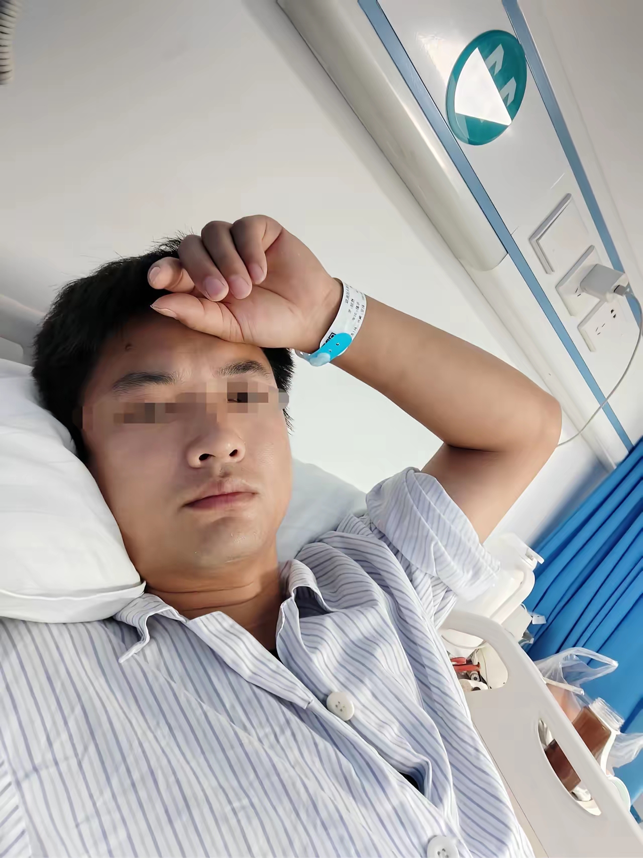 广东广州，一33岁男子是销冠。他跳槽进了新公司，月薪16000元，试用期6个月。不料，试用期里，他竟查出胃癌晚期。医生说他只剩10个月生命。他在治疗时，公司以业绩不达标为由，直接把他辞退了。男子劳动仲裁，仲裁认定公司违法解除劳动合同，裁决赔11万元。公司不服告到法院，只愿意给少量人道主义补助。
​