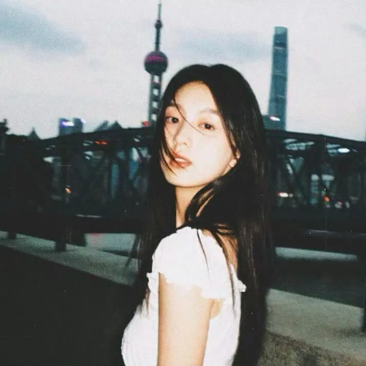 超级有氛围感的女生头像，快拿去用起来！