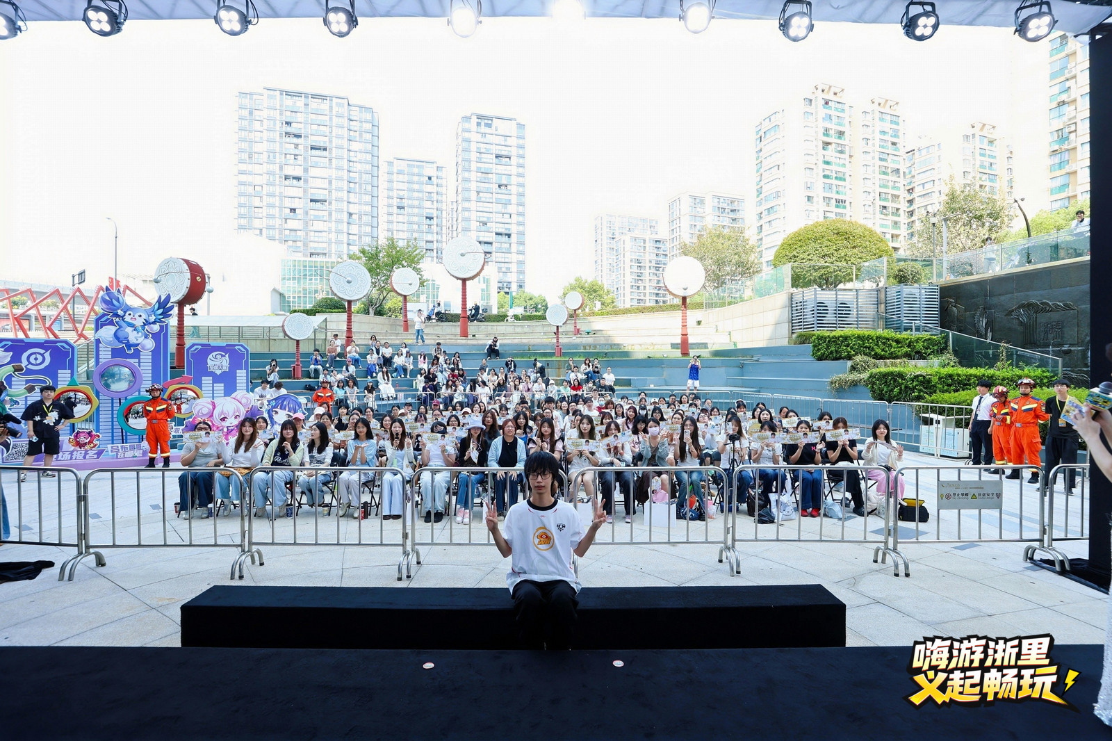 “嗨游浙里 义起畅玩”主题推广活动启动仪式于义乌全球数贸中心顺利举办！本次活动将推出发布会、线下潮玩、特色文旅、电竞赛事等多元内容，联动各界资源打造不一样的义乌新体验，诚邀四海宾朋来义乌，通关精彩世界 来义乌通关世界嗨游浙里 义起畅玩 ​​​