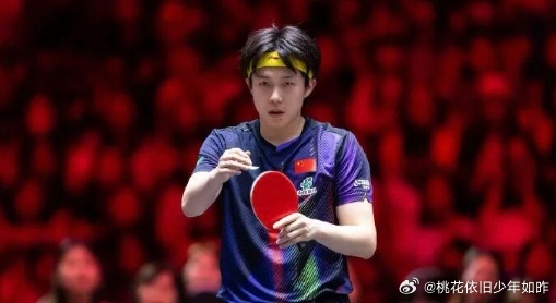 #孙颖莎王楚钦先后对生日应援说不#当“给莎莎庆生”变成后援会KPI，祝福就已经变味了。王楚钦、孙颖莎先后对生日应援说不，戳破的正是乒乓球圈那层尴尬泡沫：一部分人把胜负翻译成阵营，赢球归功自家、输球归咎教练，连王皓都在退场通道遭围堵辱骂。体育总局与中国乒协再三警示畸形饭圈化，而运动员亲 ​