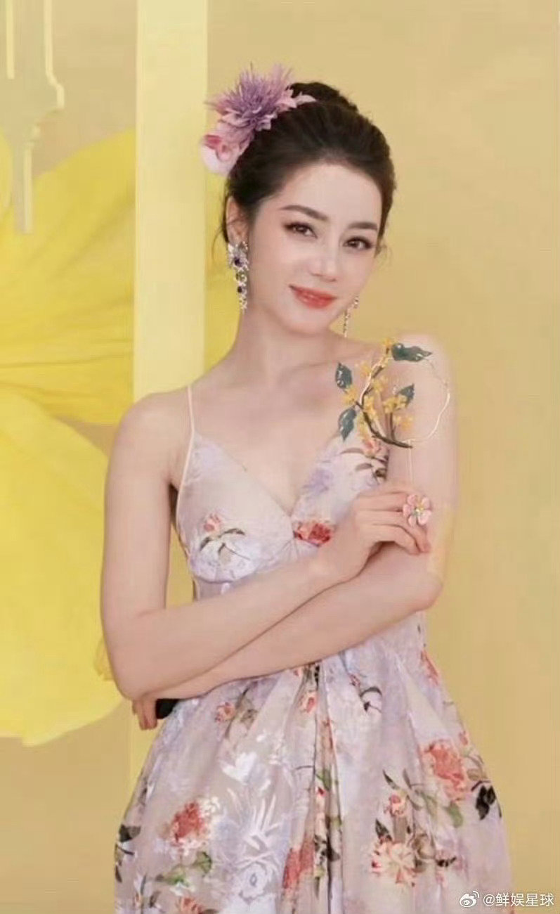 #花7利奥利打卡迪丽热巴同款咖啡店##张晚意李沁马思纯喀什路透##麻溜儿整吧# 花7利奥利打卡同款咖啡店，沉浸式感受迪丽热巴曾经停留的地方，喀什路透新鲜好养眼。 ​
