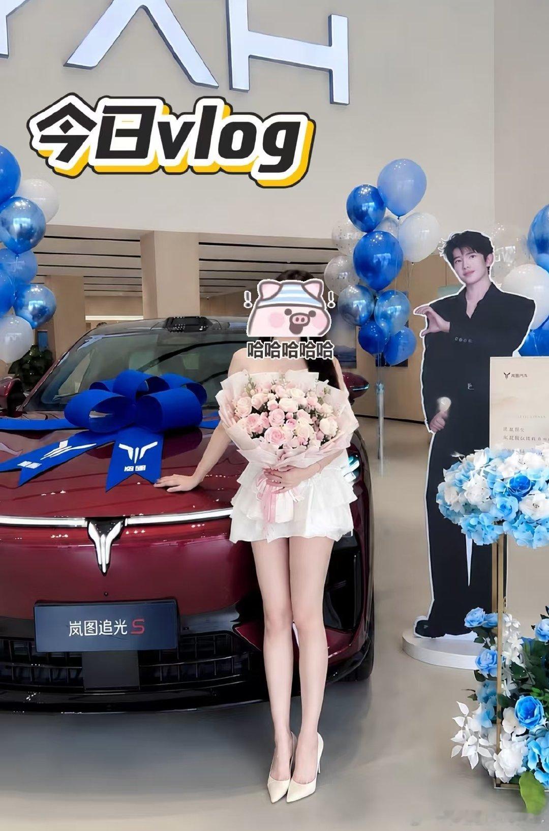 喜提岚图追光S🔑，久等终如愿。流畅线条，自在随行。愿往后手握方向盘，奔赴山海，平安顺遂，前路皆光亮。#岚图追光S #喜提新车 ​