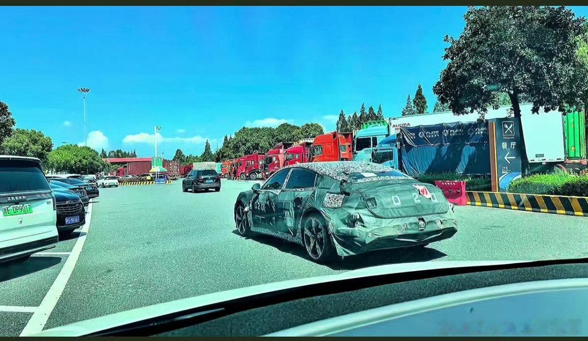 su9（现在习惯叫su7l 明年第三季度，对标帕梅#小米汽车# ​